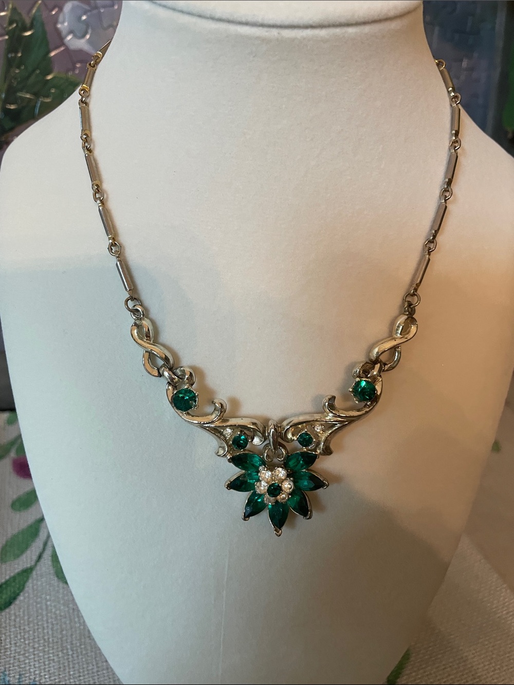 Coro Emerald Green Floral Pendant Necklace
